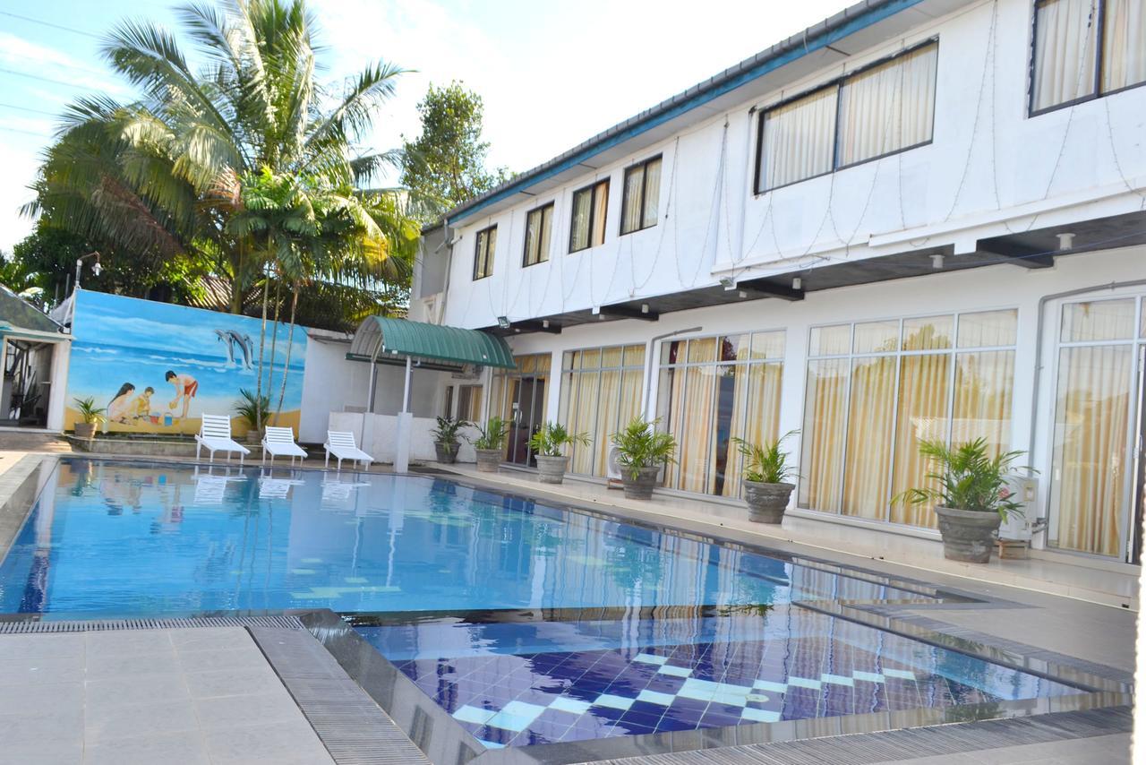 New Hotel Home Feel Seeduwa Exterior photo